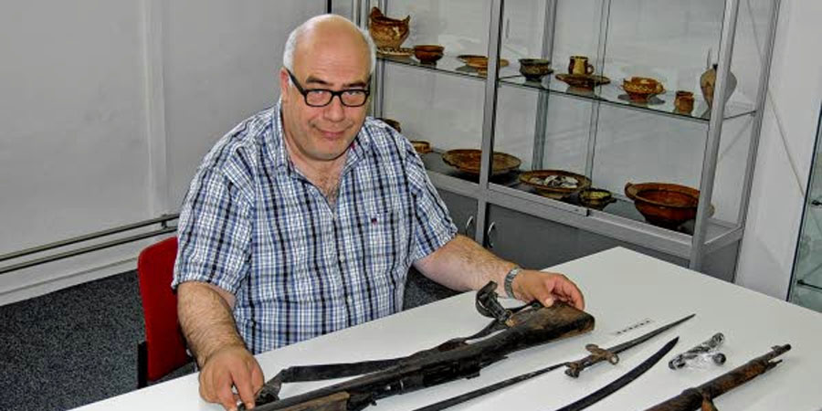 Martin Veen met wapens Tweede Wereldoorlog uit de haven van Gorinchem