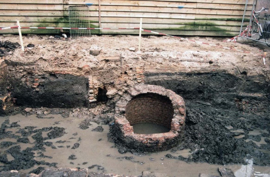 Gevonden waterput van de synagoge, gevonden tijdens de opgraving aan de Kwekelstraat in Gorinchem