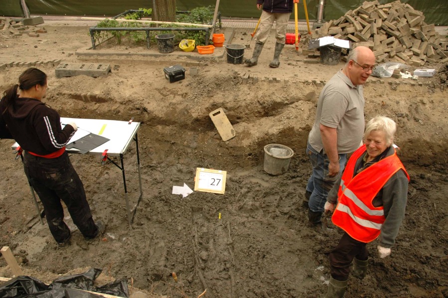 Verder zoeken naar skeletten, archeologisch onderzoek Achter de kerk in Gorinchem 2008