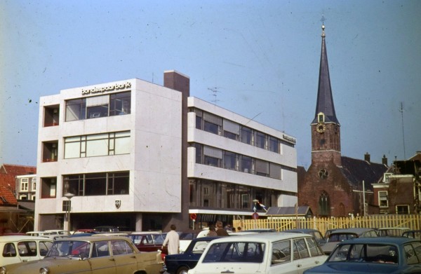 Blijenhoek met de Bondspaarbank aan de Bloempotsteeg, Gorinchem rond 1971