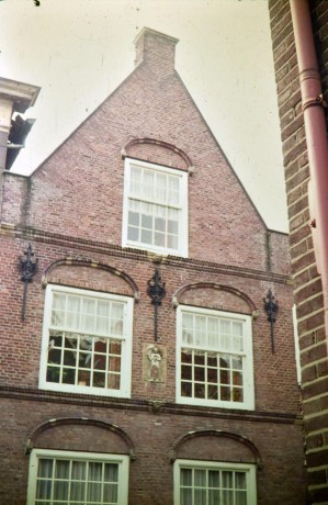 Dalemstraat 64-66 huis met gevelsteen Petrus, Gorinchem rond 1971