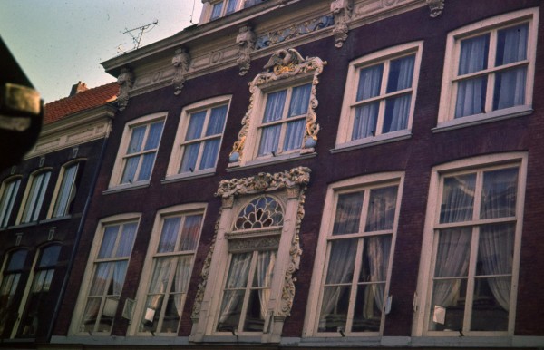 Gasthuisstraat 53-57 De rijzende zon, Gorinchem rond 1971