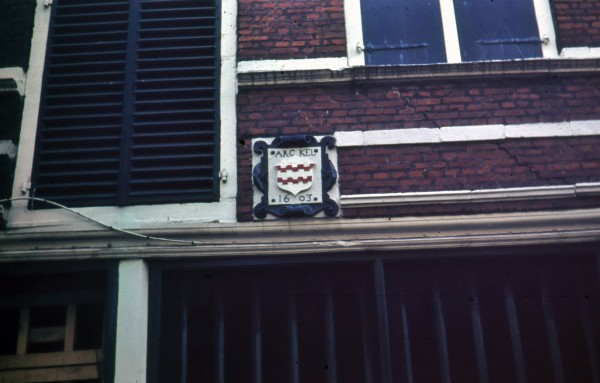 Kerksteeg 8 gevelsteen Arckel 1603, Gorinchem rond 1971 (3)