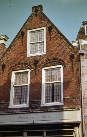Kruisstraat 19 gevelsteen 1613, Gorinchem rond 1971
