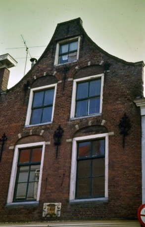 Robberstraat 8 gevelsteen 1615 Gorinchem rond 1971