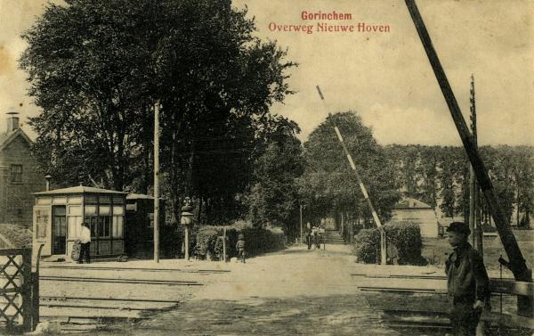 Spoorwegovergang richting Nieuwe Hoven, ca. 1906-1912