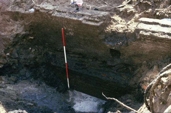 Archeologisch onderzoek aan de Melkheul te Gorinchem in 2000.